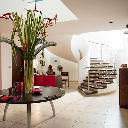 Hotel Maison Rouge Котону Экстерьер фото