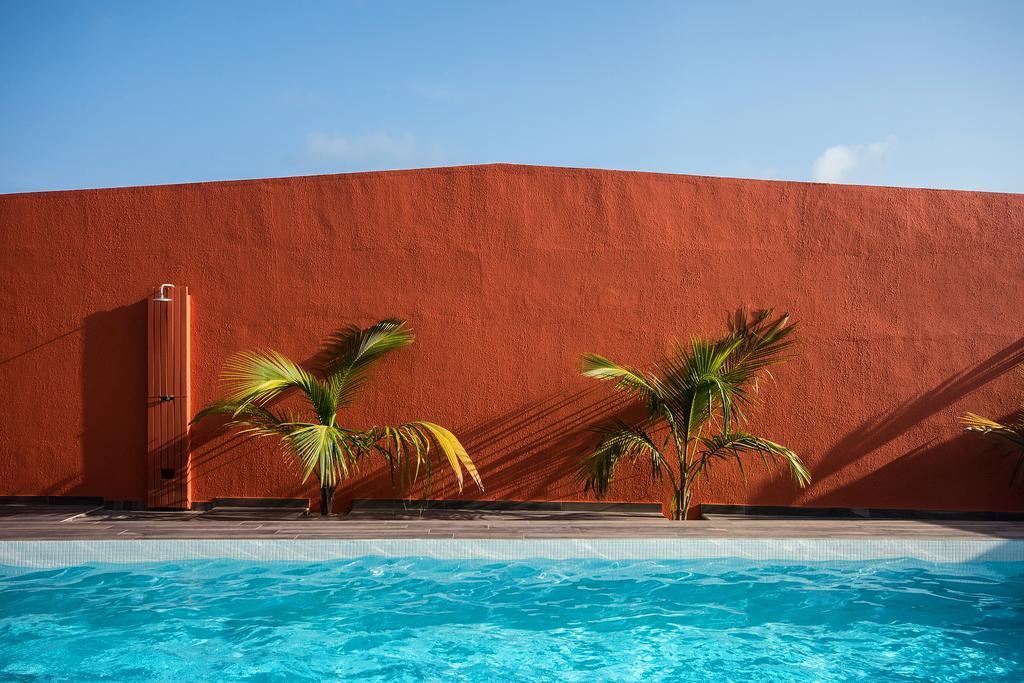 Hotel Maison Rouge Котону Экстерьер фото