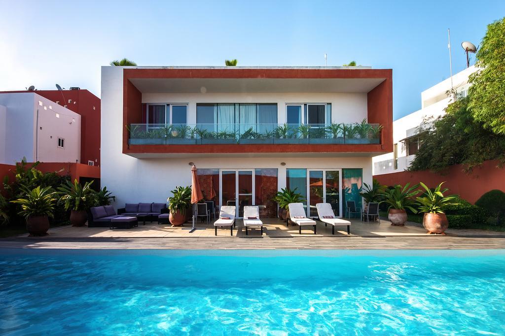 Hotel Maison Rouge Котону Экстерьер фото