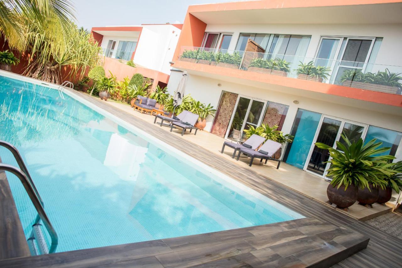 Hotel Maison Rouge Котону Экстерьер фото