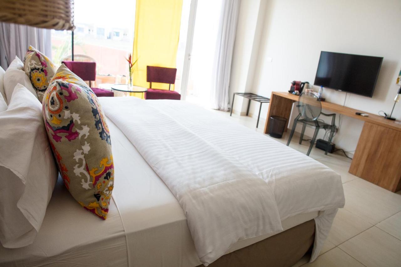 Hotel Maison Rouge Котону Экстерьер фото