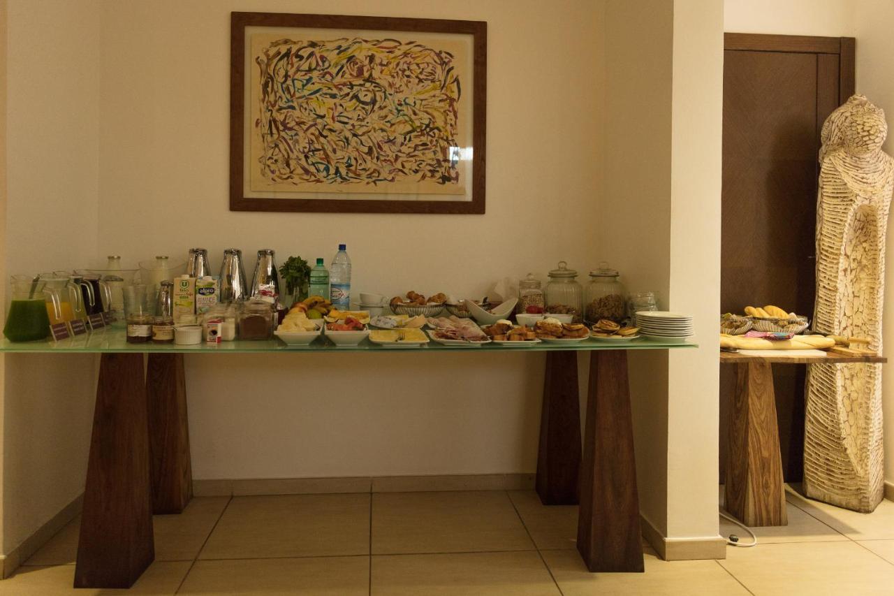 Hotel Maison Rouge Котону Экстерьер фото