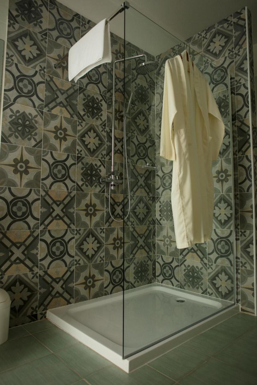 Hotel Maison Rouge Котону Экстерьер фото