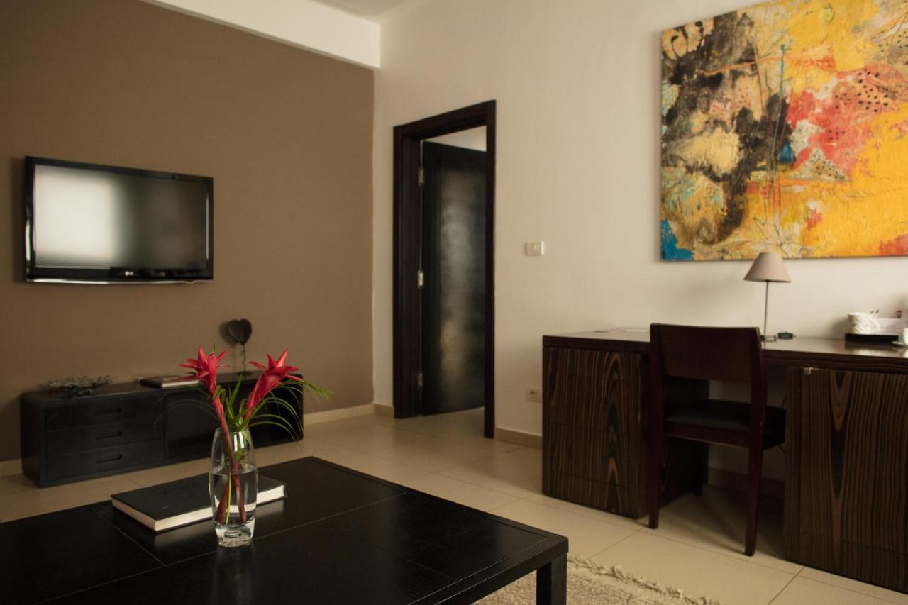 Hotel Maison Rouge Котону Экстерьер фото