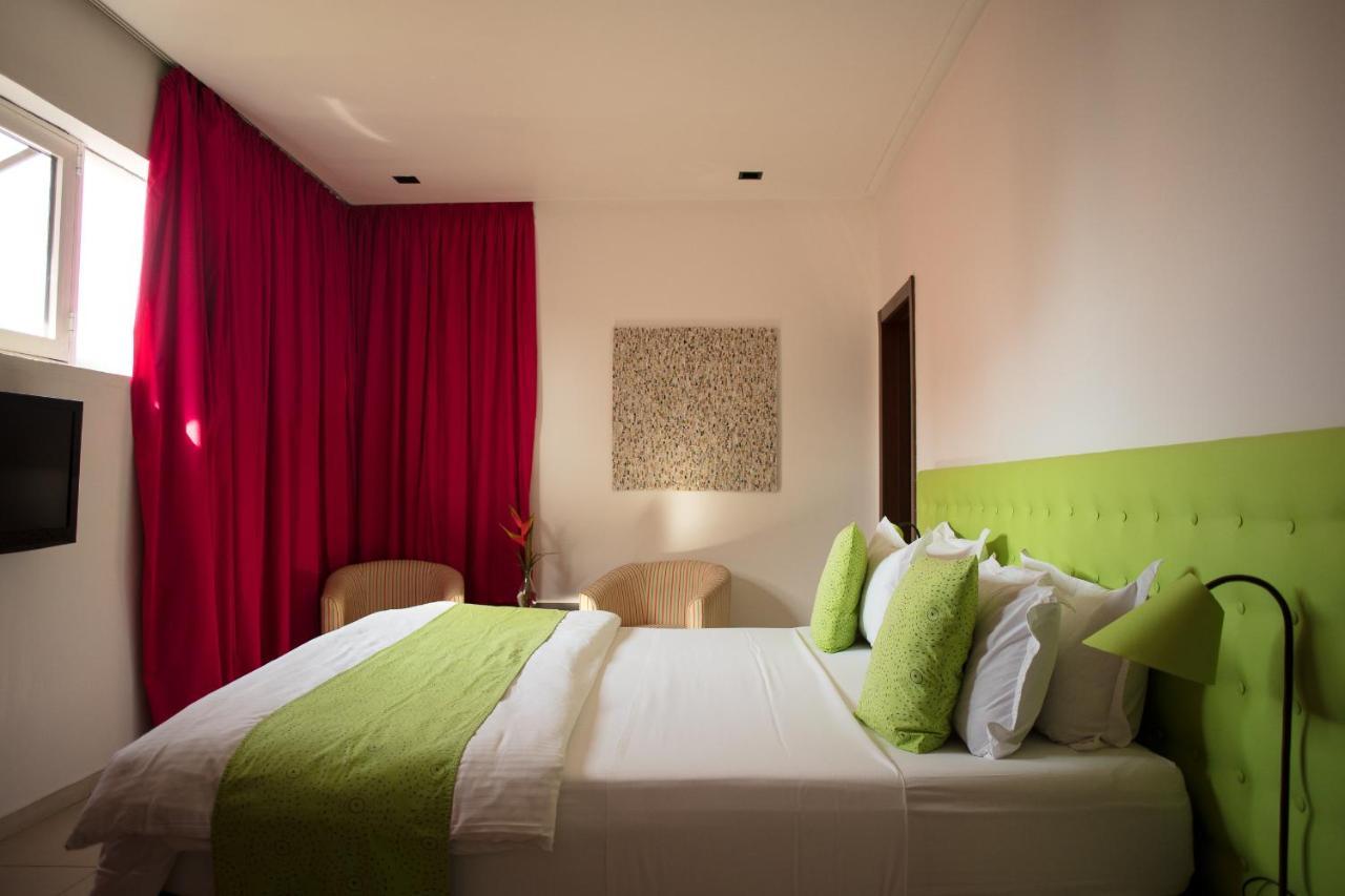 Hotel Maison Rouge Котону Экстерьер фото